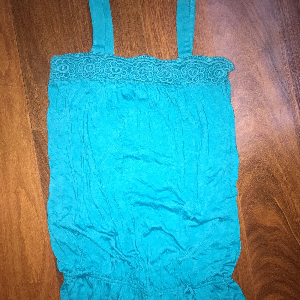 blue tank top
